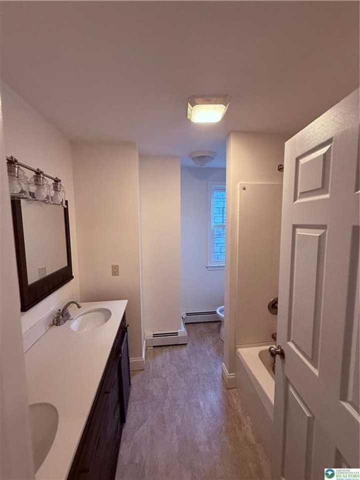 209 Macomb St - Photo 4 of 28