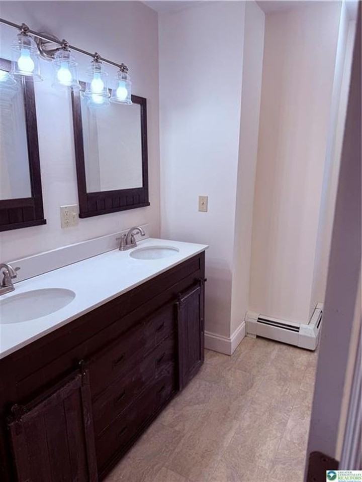 209 Macomb St - Photo 5 of 28