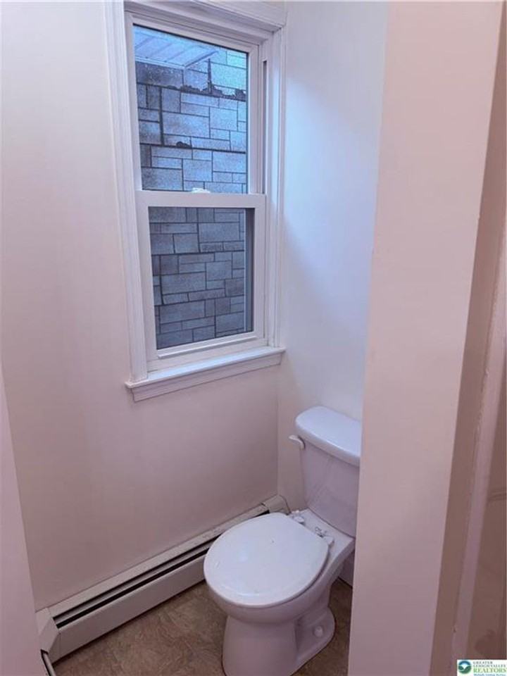 209 Macomb St - Photo 6 of 28