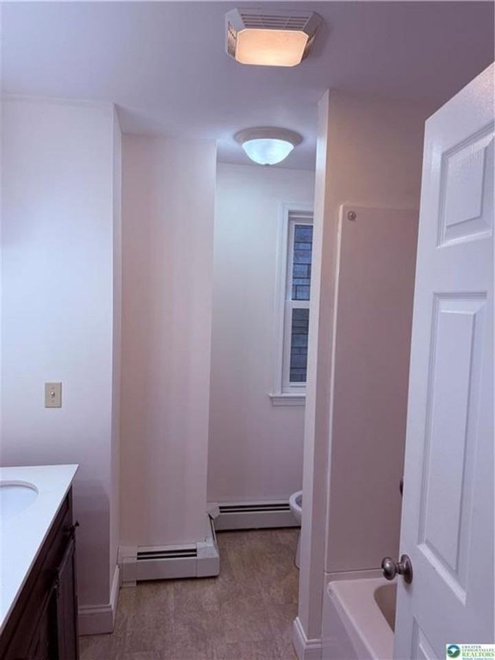 209 Macomb St - Photo 7 of 28