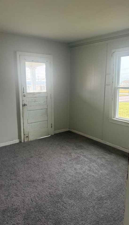 815 Darr Ave - Photo 2 of 7