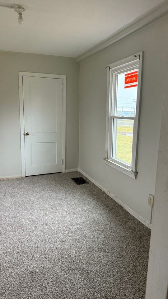 815 Darr Ave - Photo 6 of 7