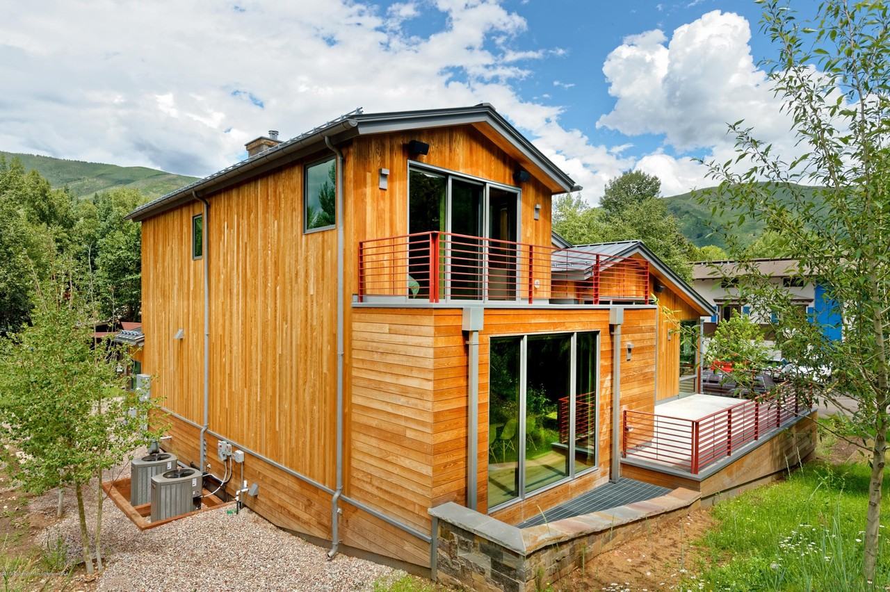 217 S 3rd St - Photo 3 of 28