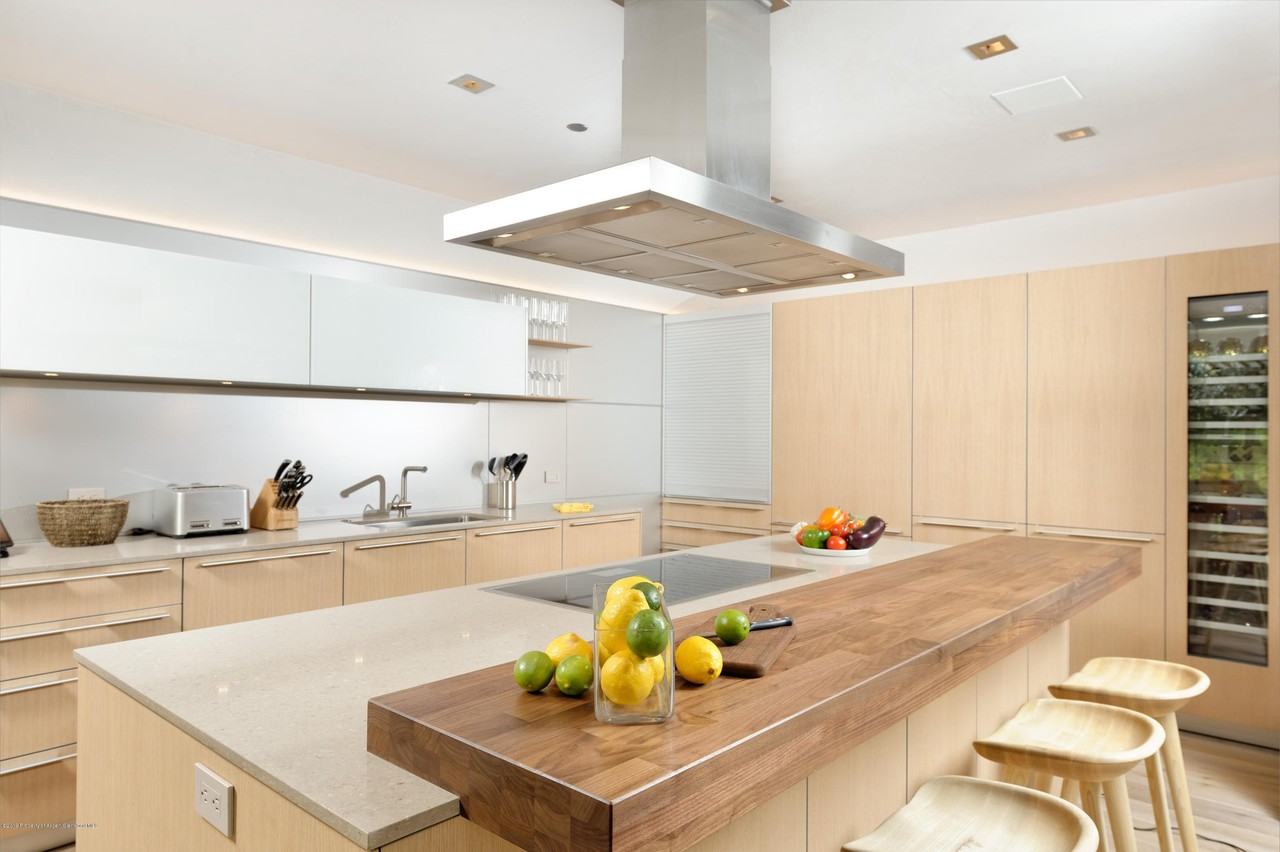 217 S 3rd St - Photo 4 of 28