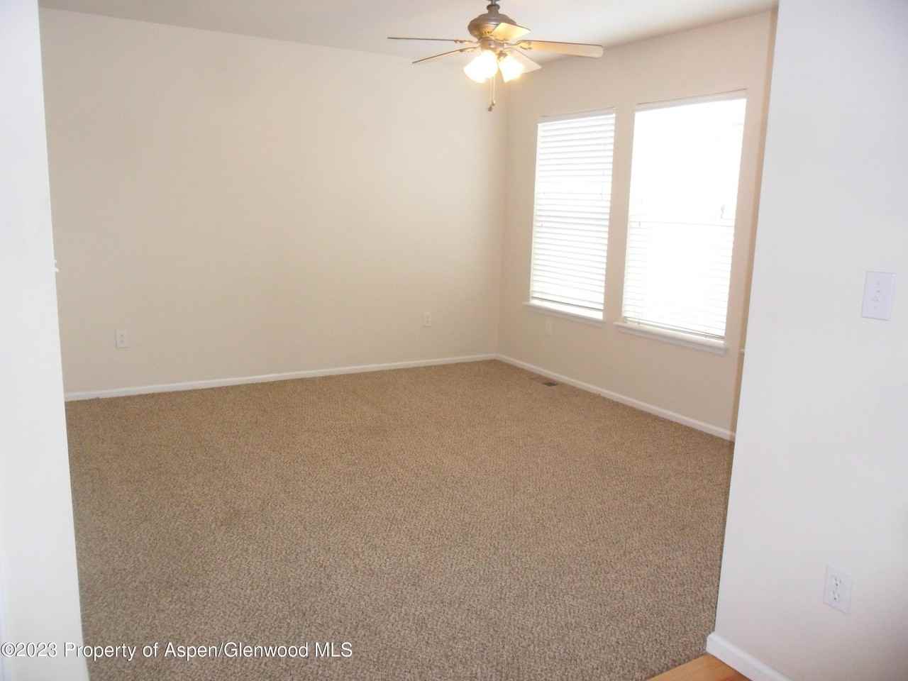 144 E Cathedral Ct - Photo 3 of 17