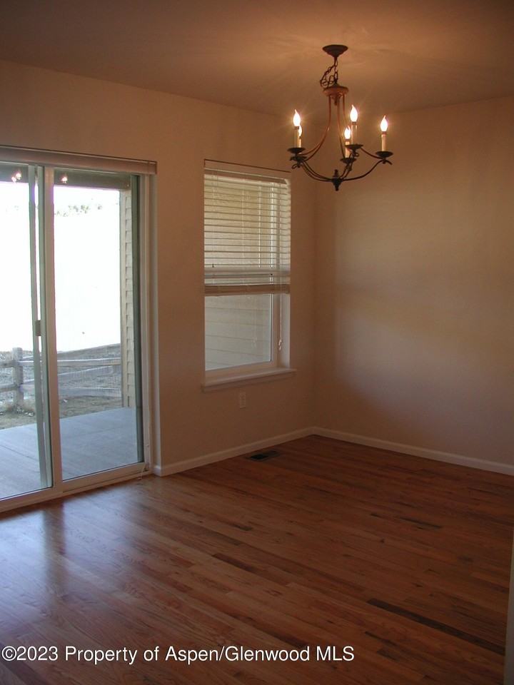 144 E Cathedral Ct - Photo 5 of 17