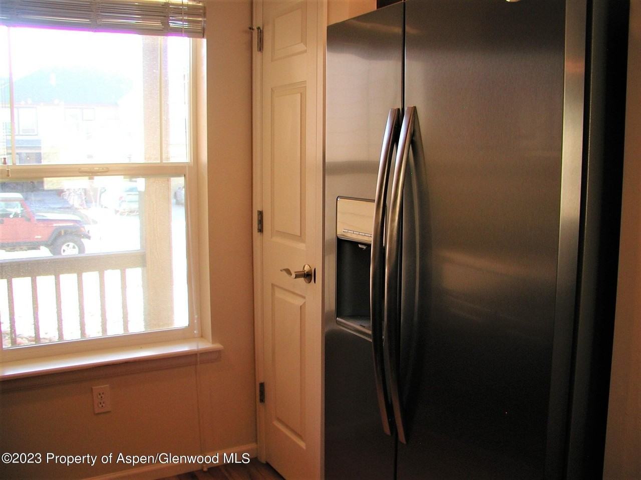 144 E Cathedral Ct - Photo 7 of 17