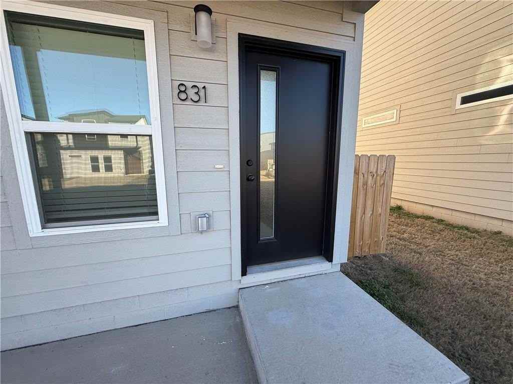 831 States Ave - Photo 2 of 22