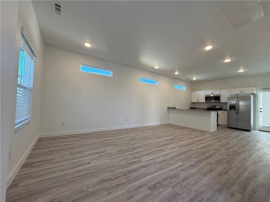 1051 States Ave - Photo 4 of 22