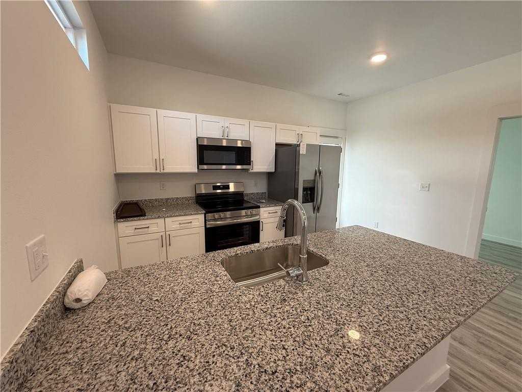 1051 States Ave - Photo 6 of 22