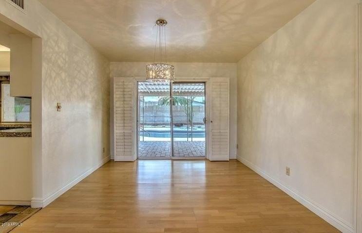 6129 E Edgemont Ave - Photo 6 of 32