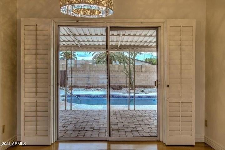 6129 E Edgemont Ave - Photo 7 of 32