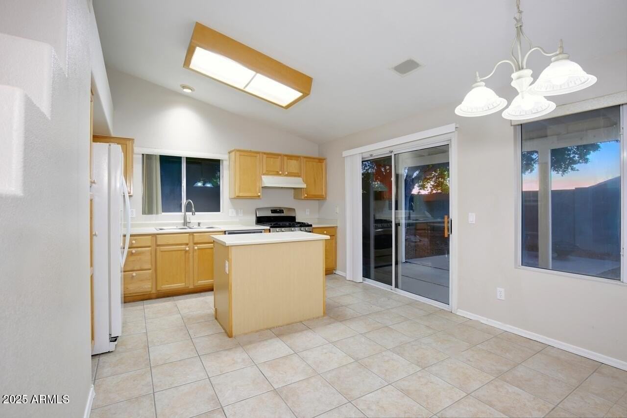 19016 N 52nd Ln - Photo 4 of 33