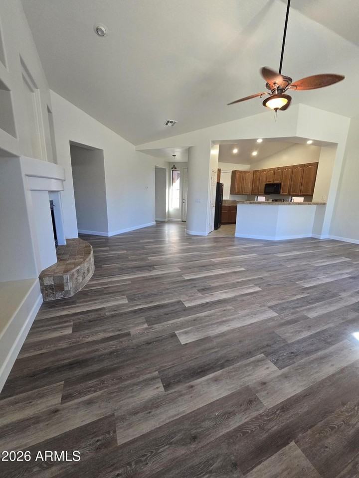 17648 W Buckhorn Dr - Photo 2 of 18