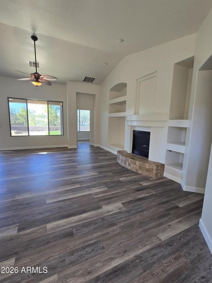 17648 W Buckhorn Dr - Photo 4 of 18