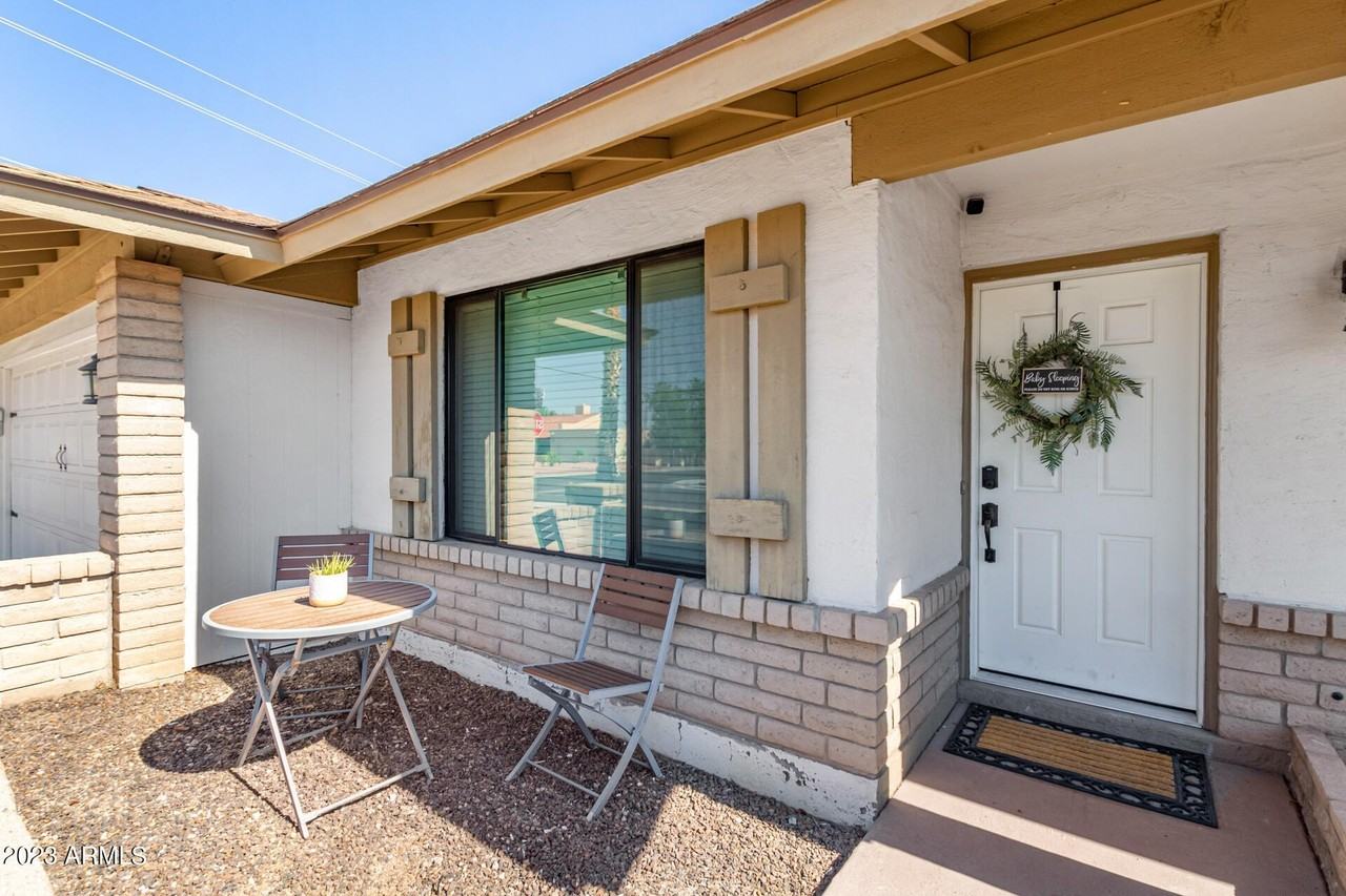 5202 E Sheena Dr - Photo 4 of 27