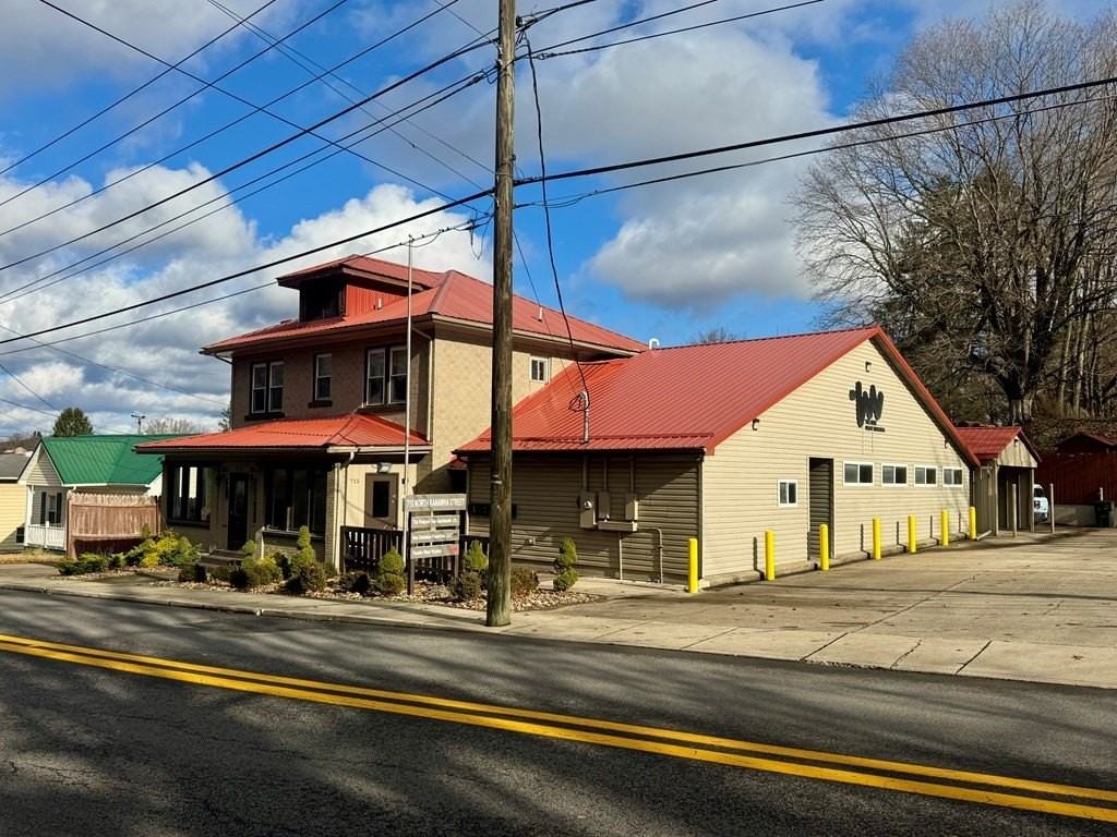 715 N Kanawha St - Photo 3 of 50