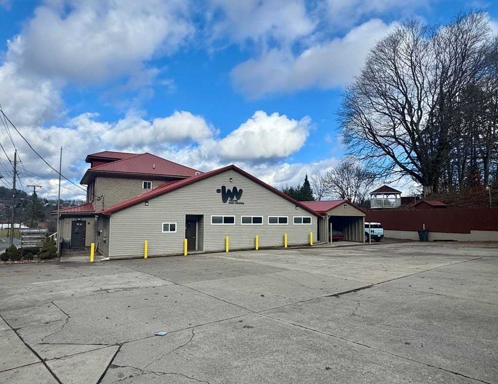 715 N Kanawha St - Photo 7 of 50