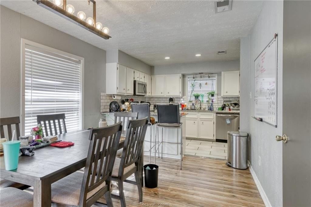 1410 Clement Ct - Photo 5 of 16