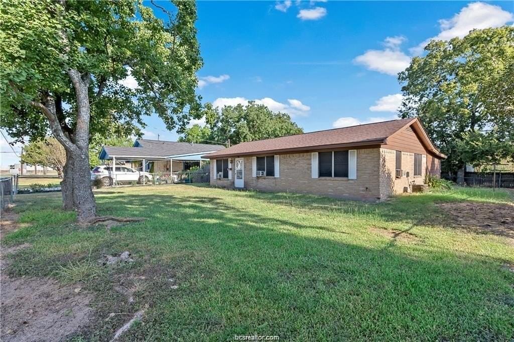 904 N Temple St - Photo 3 of 19