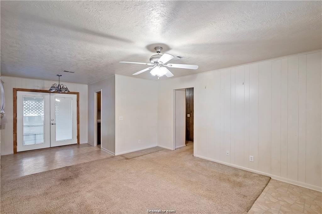 904 N Temple St - Photo 6 of 19