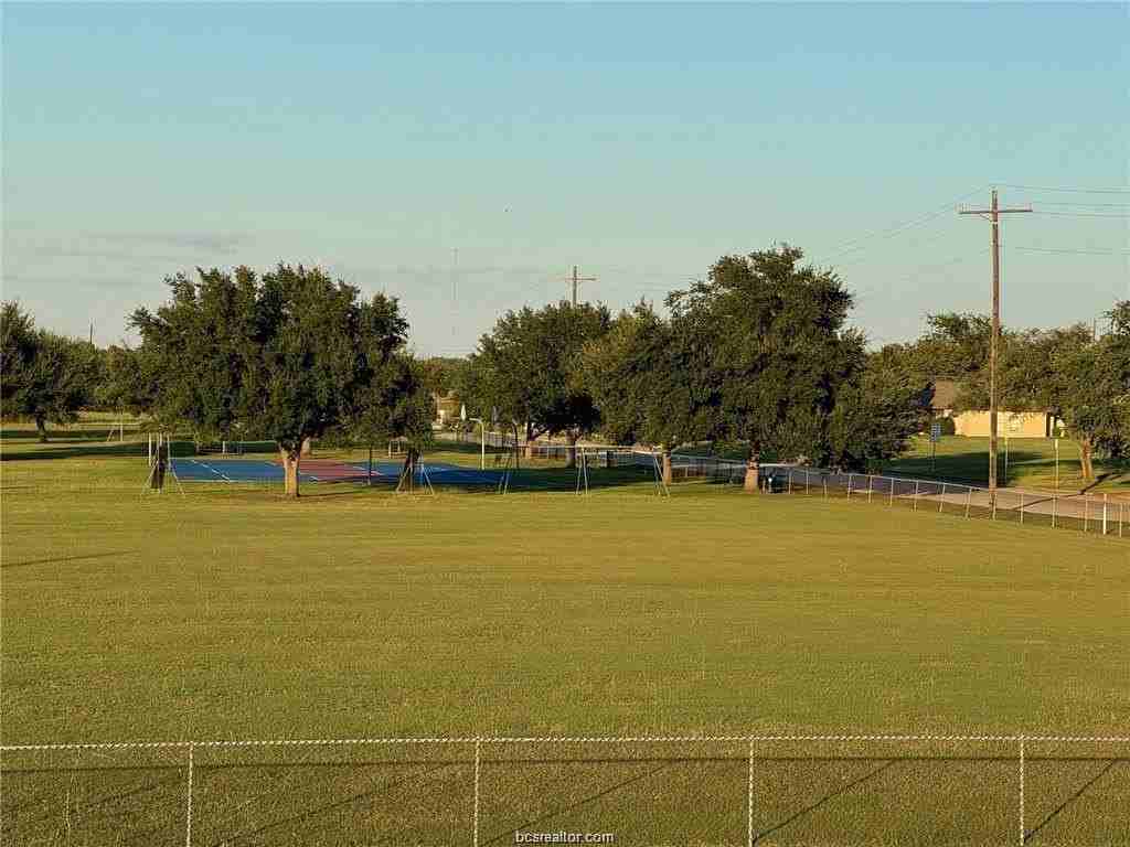 1555 Stacey St #6 - Photo 4 of 10