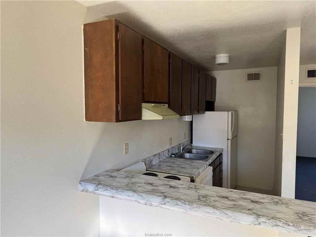 1555 Stacey St #6 - Photo 6 of 10