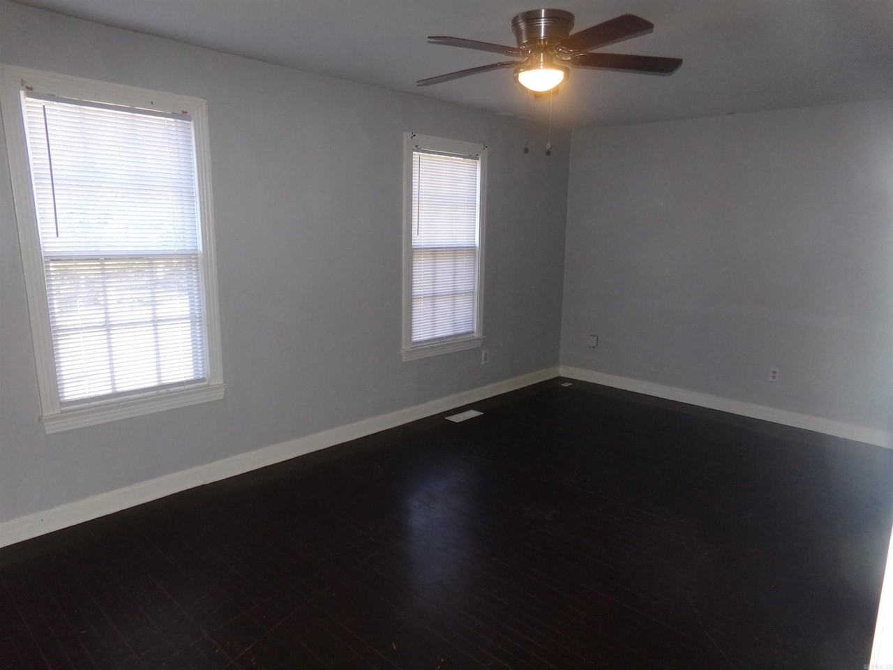 624 W 33rd St - Photo 5 of 18