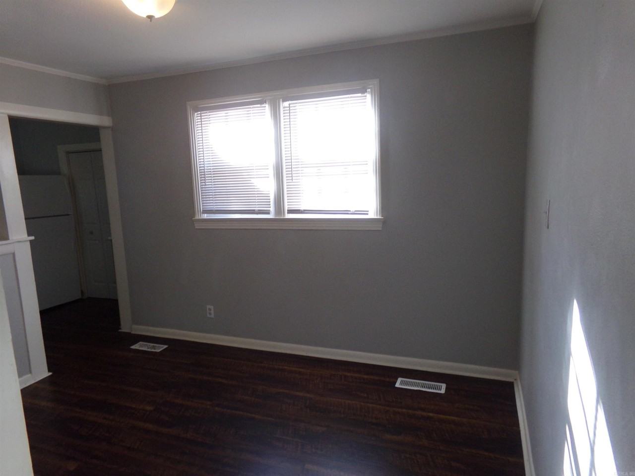 624 W 33rd St - Photo 6 of 18