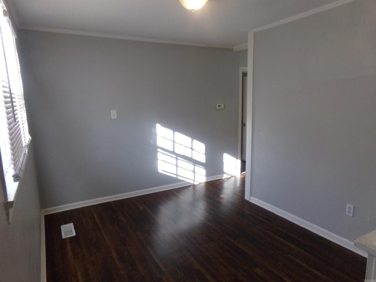 624 W 33rd St - Photo 7 of 18