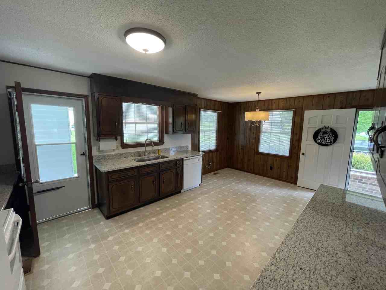 309 Shasta Ave - Photo 5 of 16