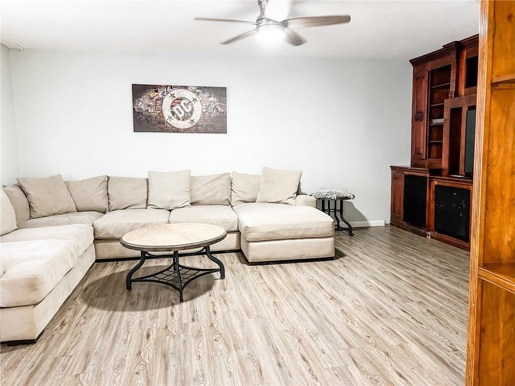 462 Poenisch Dr - Photo 2 of 40