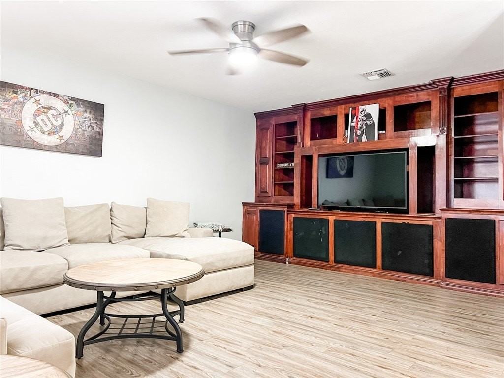 462 Poenisch Dr - Photo 3 of 40