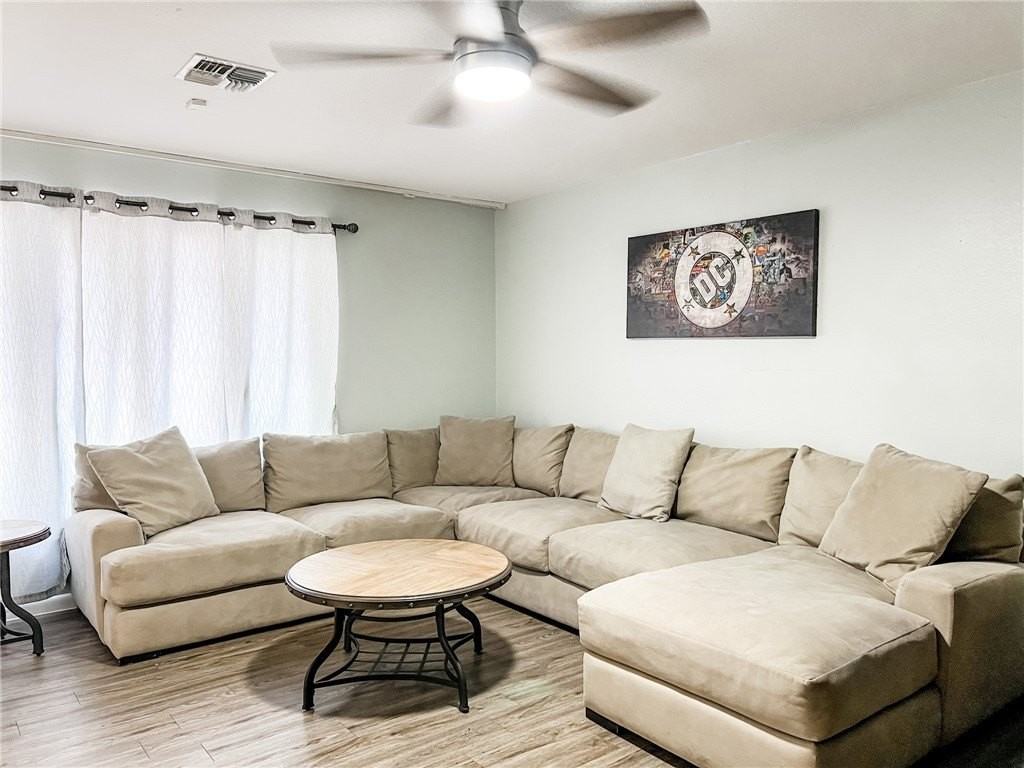 462 Poenisch Dr - Photo 4 of 40