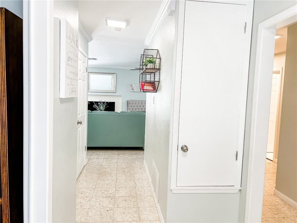 462 Poenisch Dr - Photo 5 of 40