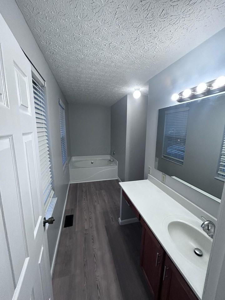 6729 Kristins Cove Ln - Photo 4 of 27