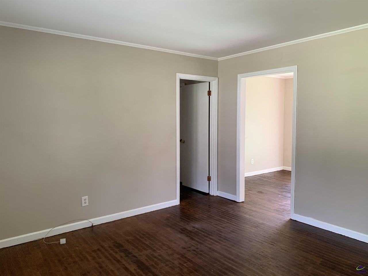 3240 Commordore Drive - Photo 3 of 24