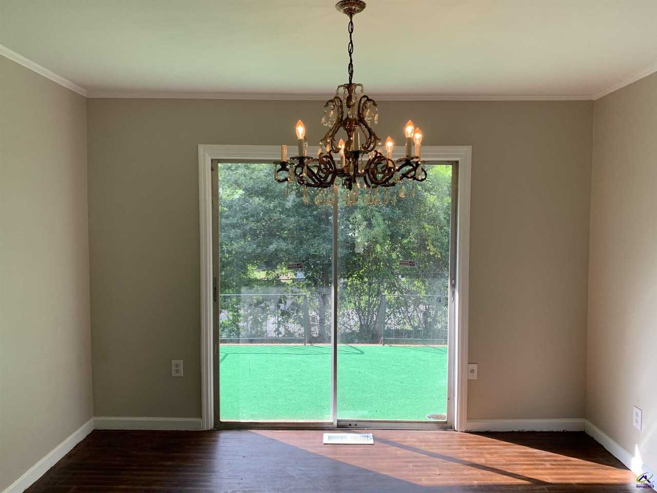 3240 Commordore Drive - Photo 5 of 24