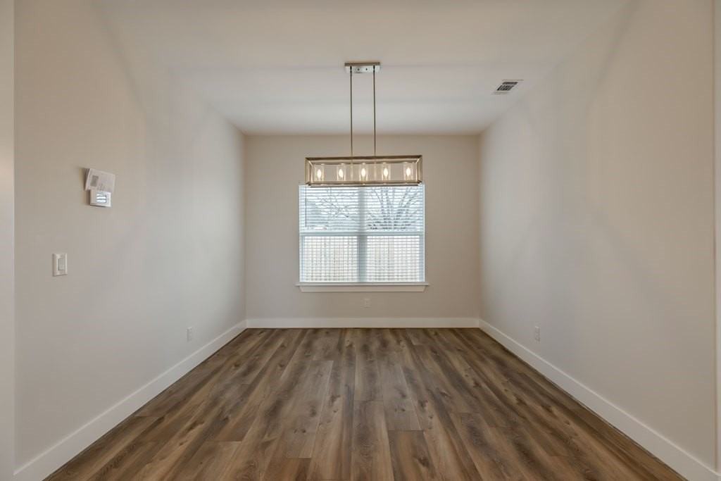 404 W Nimitz St - Photo 3 of 6