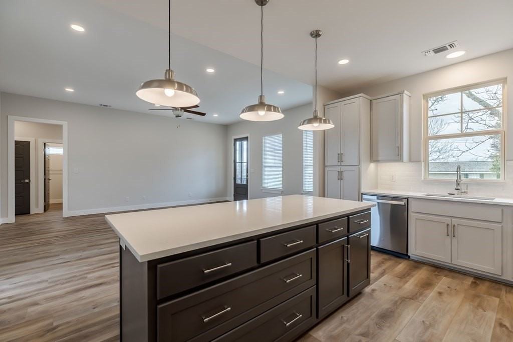 404 W Nimitz St - Photo 4 of 6