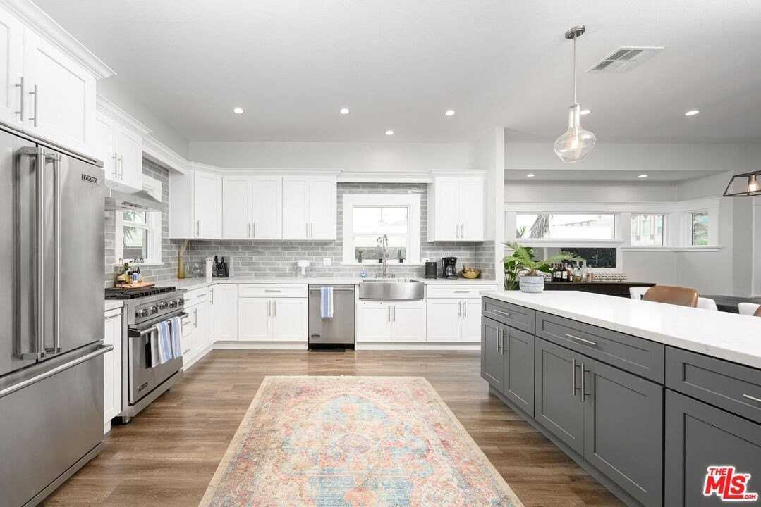 1319 12th Ave - Photo 4 of 26