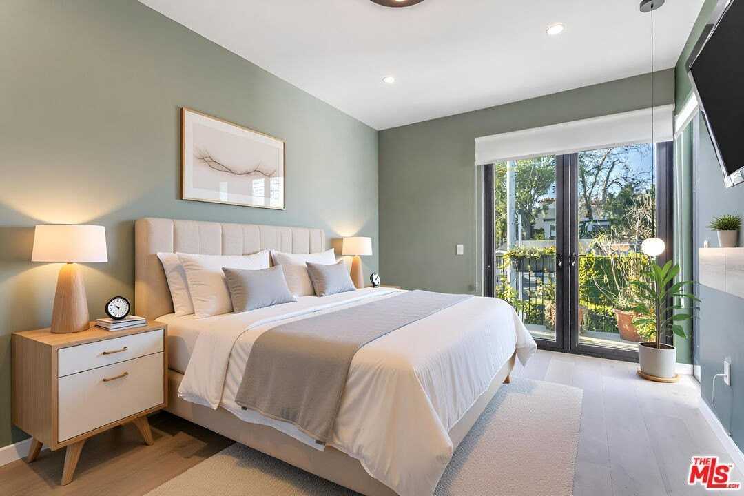 906 N Benton Way - Photo 5 of 24