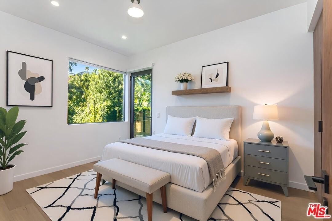 906 N Benton Way - Photo 6 of 24