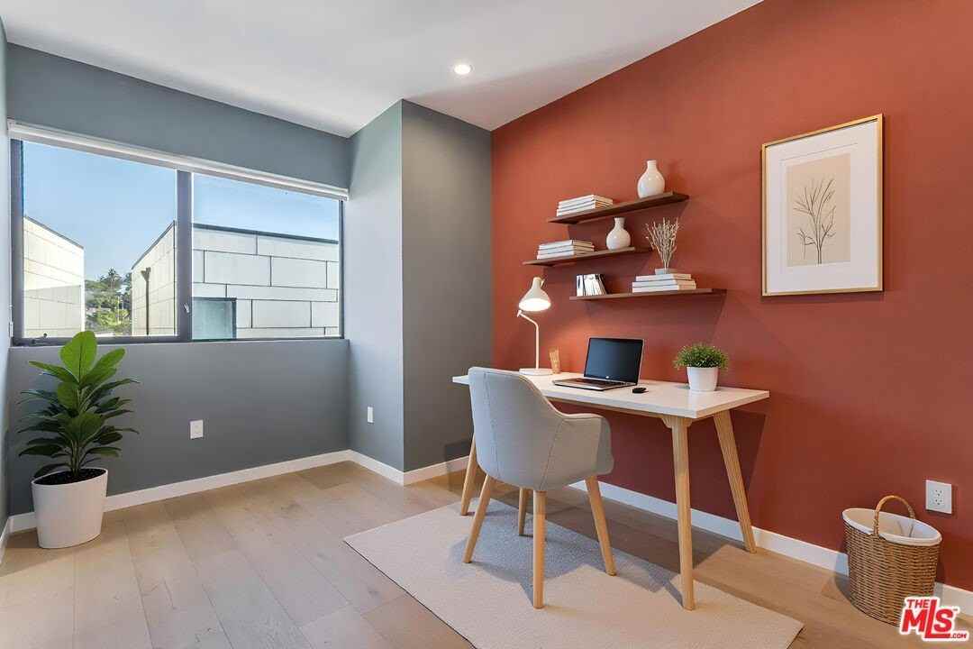 906 N Benton Way - Photo 7 of 24