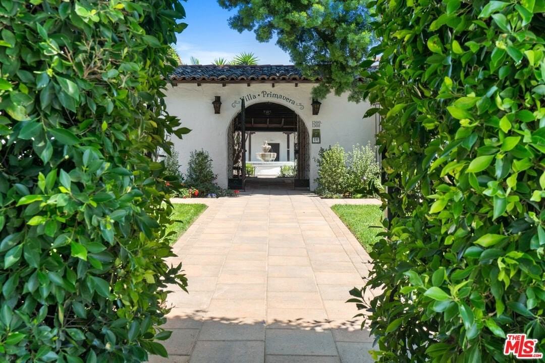 1308 N Harper Ave - Photo 2 of 36