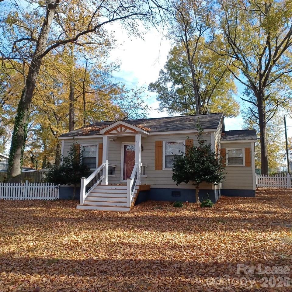 1514 Lisbon Ln - Photo 2 of 8