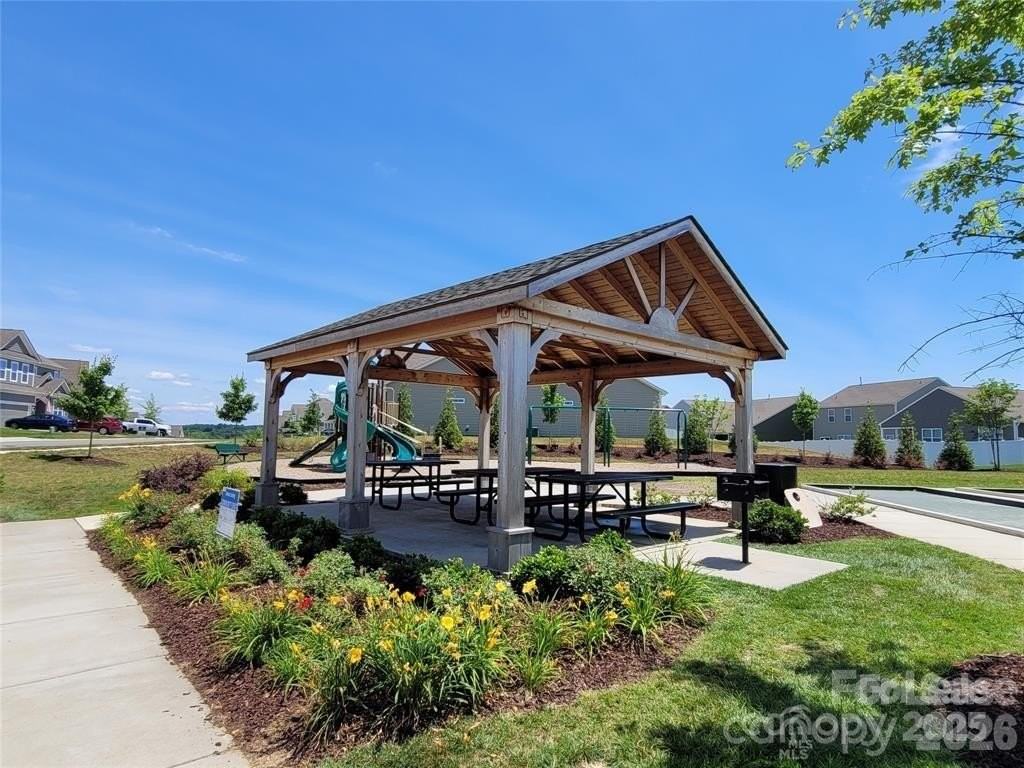 184 Cherry Birch St - Photo 4 of 32