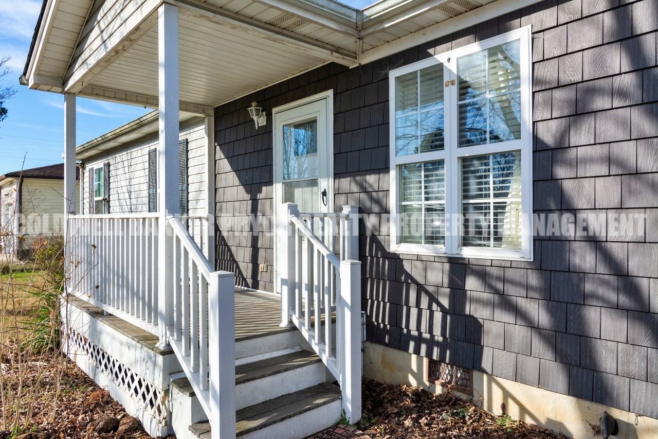 345 Yoakum St #1 - Photo 4 of 32