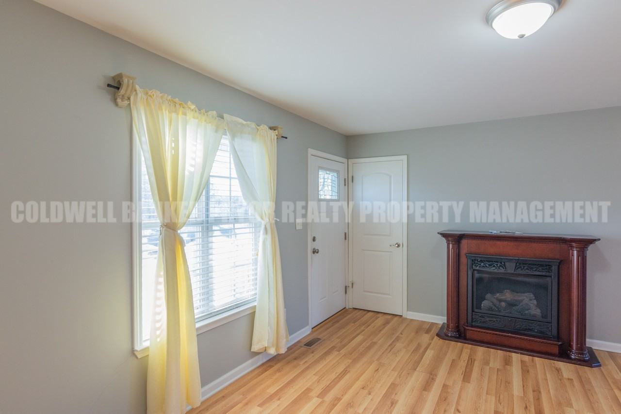 345 Yoakum St #1 - Photo 5 of 32