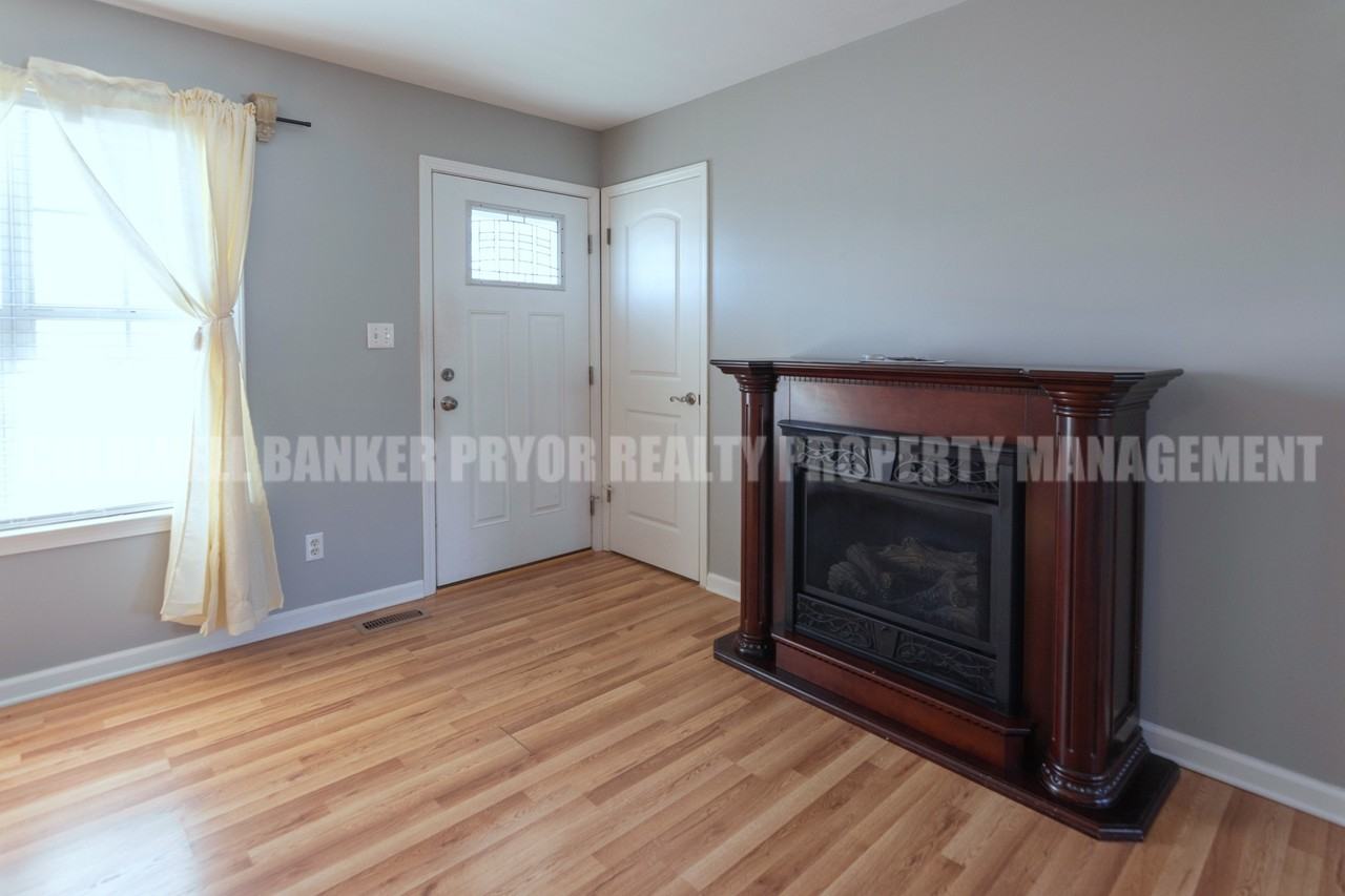 345 Yoakum St #1 - Photo 6 of 32